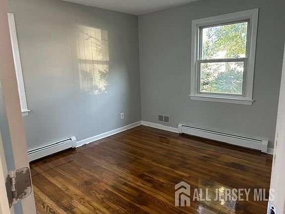 5th image of 104 E Cliff Rd