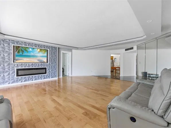 1501 NE 191st St APT C217, Miami, FL 33179