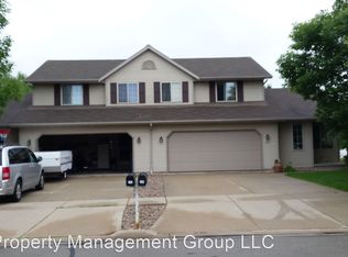 295 Desplaine Rd, De Pere, WI 54115