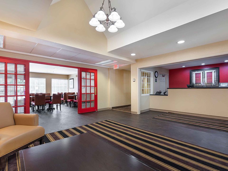 Lobby and Guest Check-in