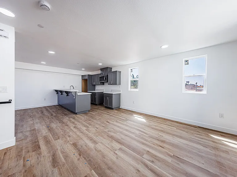 Huge 2, 3 & 4 Bed 2026 Townhomes — Photo 17