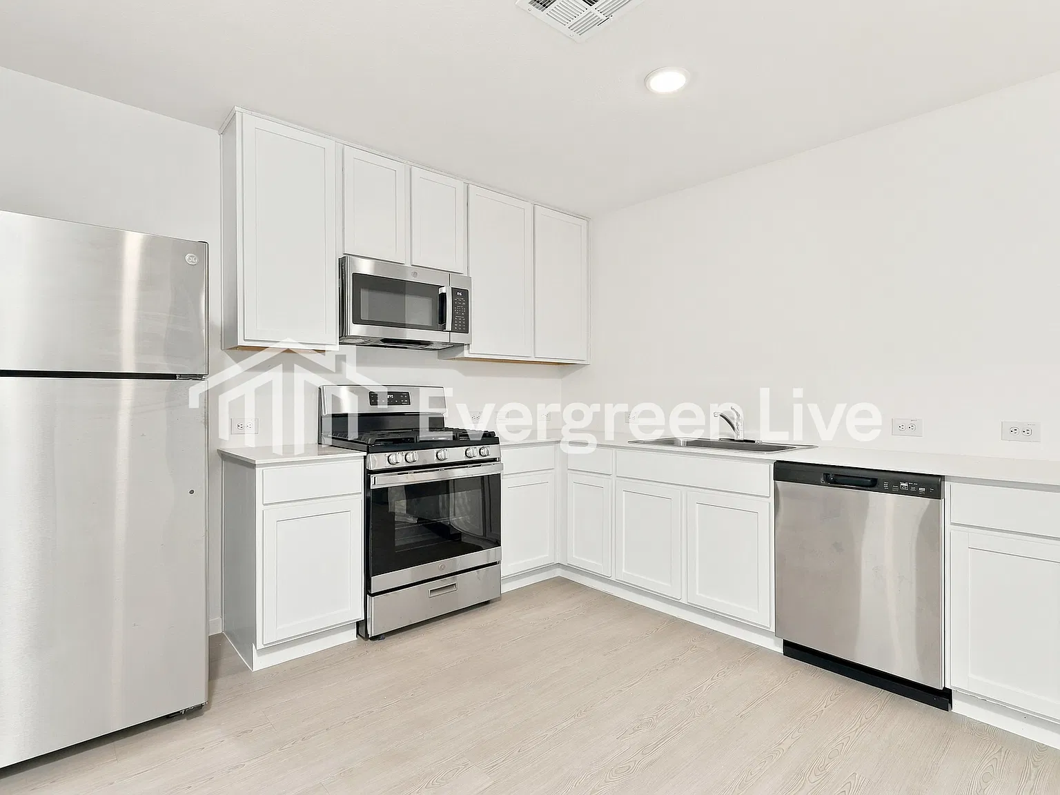 4 bed, 2.0 bath, 1375 sqft, $1,470 — Photo 3