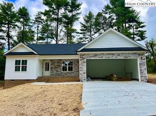 82 Iris Dr, Roaring Gap, NC 28668