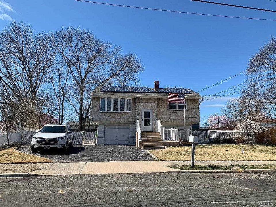 1st image of 18 Wayside Ln