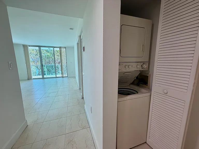 211 SW 19th Rd #A1 — Photo 9