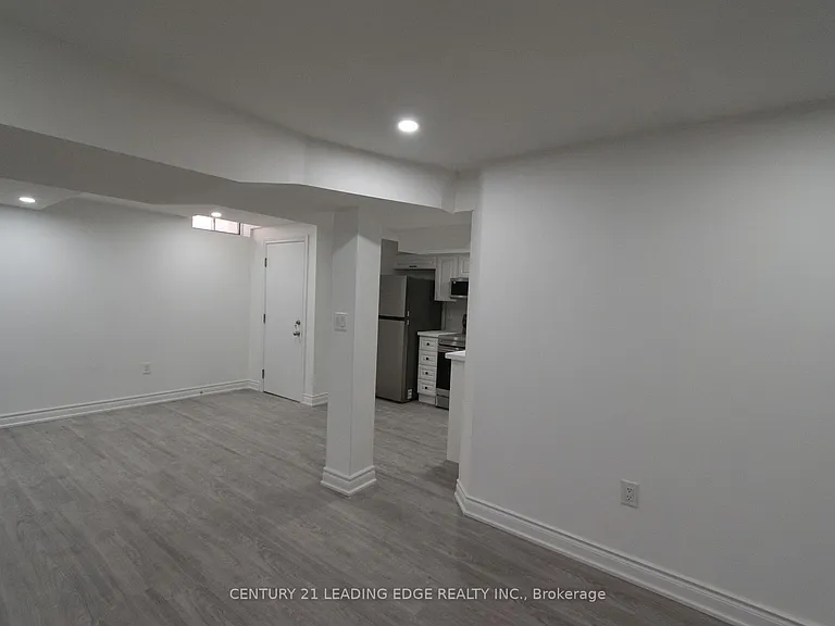 45 Lofthouse Dr — Photo 4