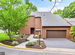 2120 S Bay Ln, Reston, VA 20191