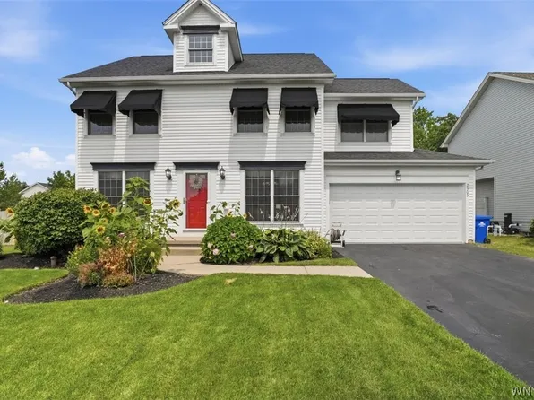 2305 Winterberry Dr, Lake View, NY 14085