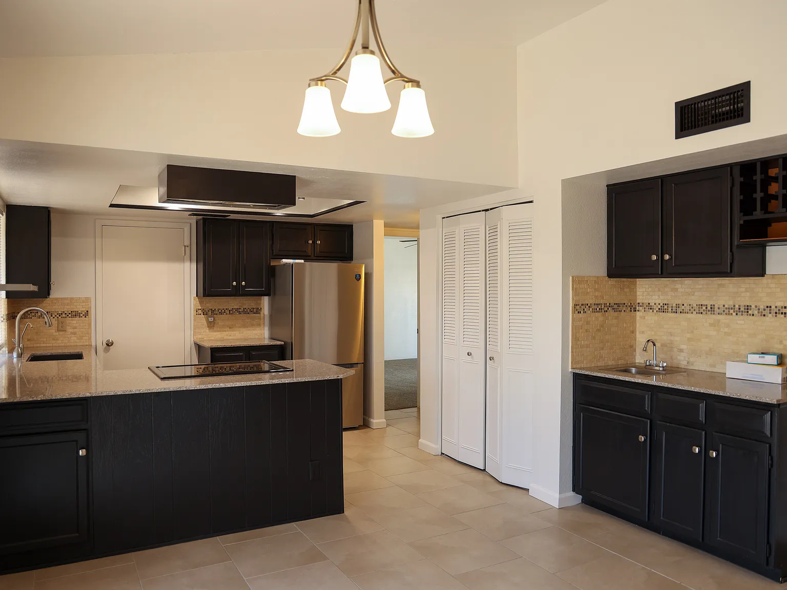 2 bed, 1256 sqft, $1,850 — Photo 3
