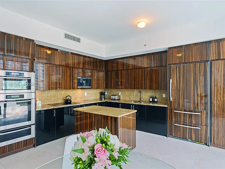 50 S Pointe Dr #805 — Photo 7