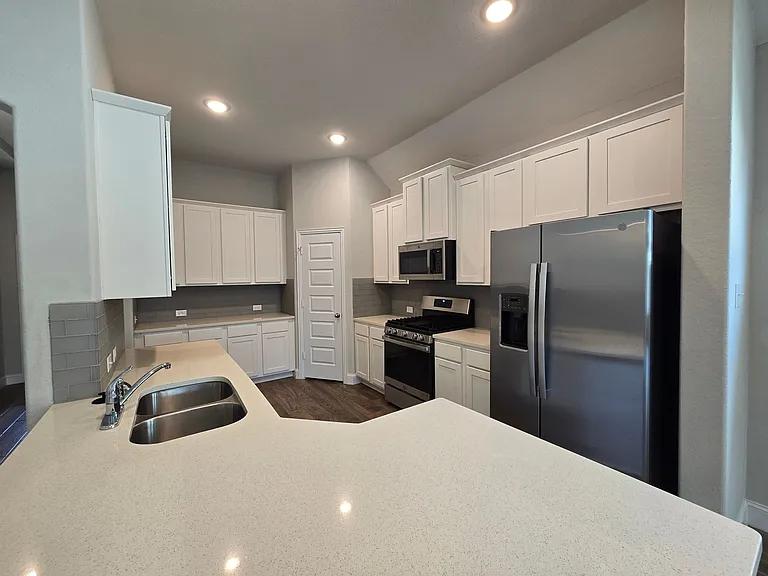1324 Spring Row St — Photo 10