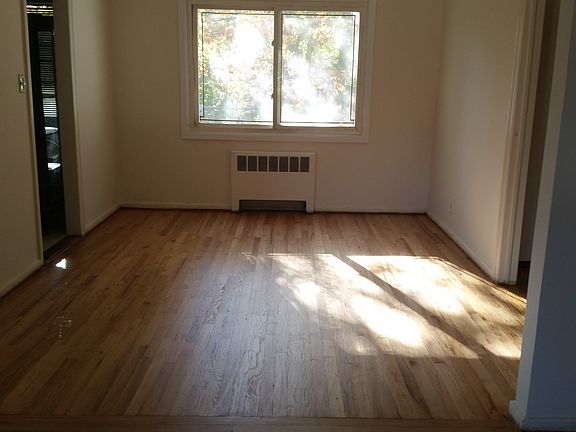 4th image of 3712 Maxwell Dr