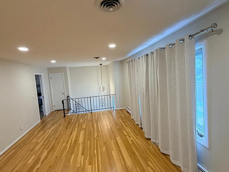 566 Anderson Ave — Photo 4