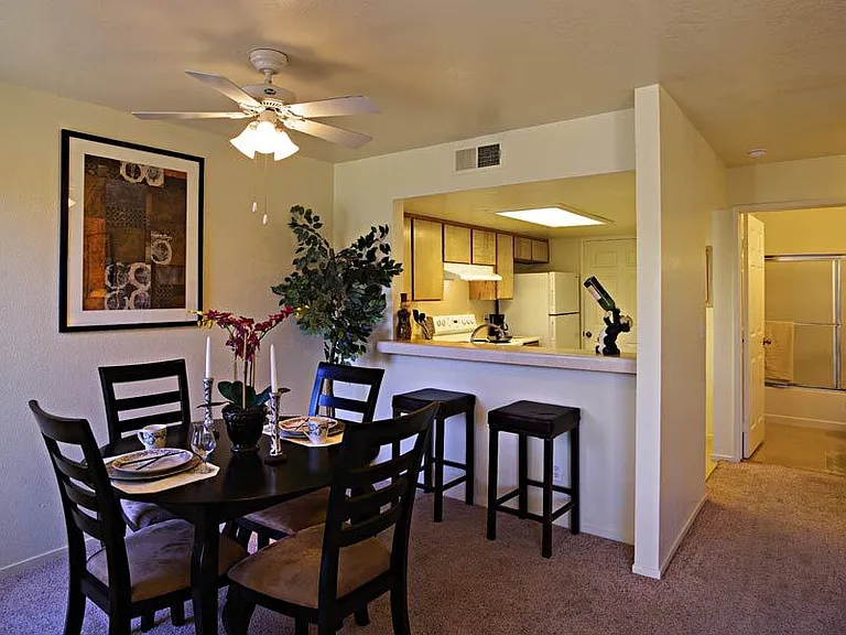 West Pointe Apartments — Photo 8