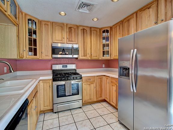 5th image of 202 Northgate Dr