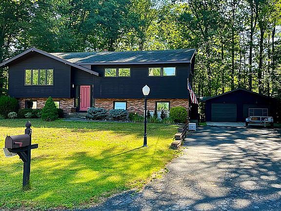2nd image of 7 Ashley Dr