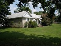 1st image of 916 W Eden Cir