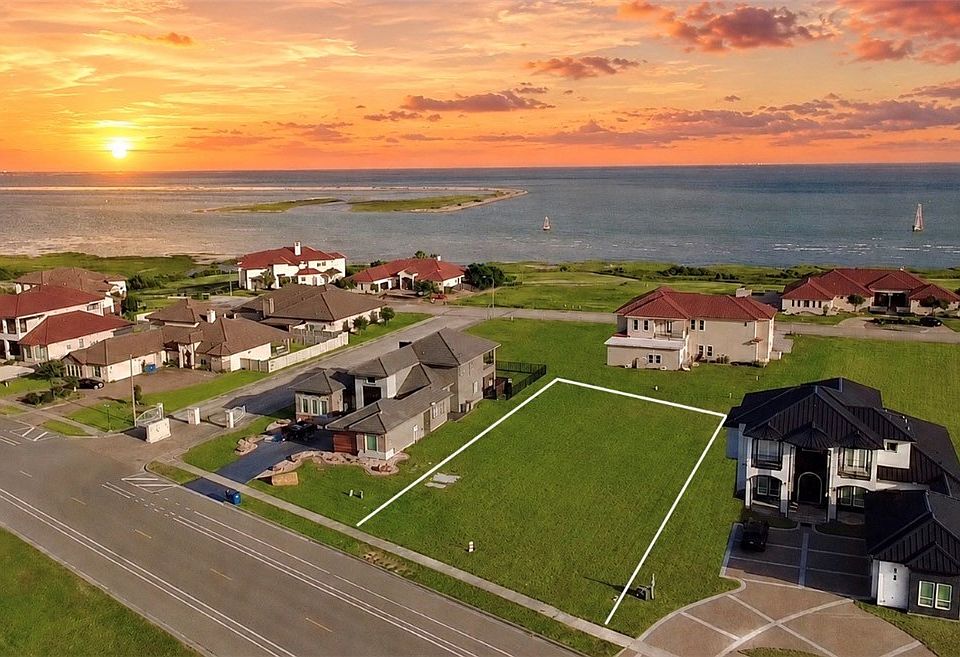 1st image of 320 Country Club Blvd