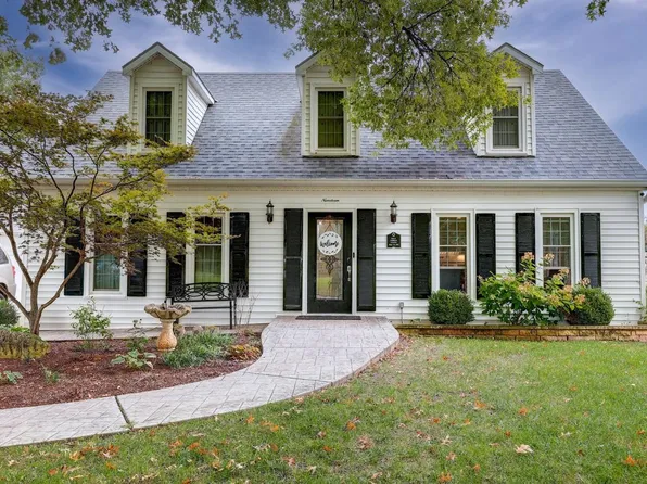 19 Fleetwood Dr, Winfield, KS 67156