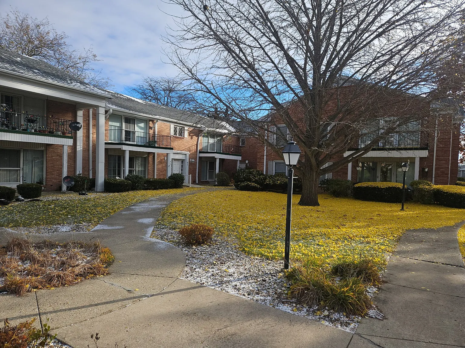 Coachlite Apartments — Photo 4