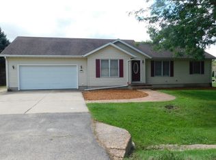 102 Windover Park Dr, Rochelle, IL 61068