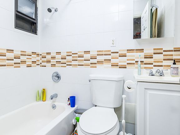 4th image of 766 Franklin Ave #1A
