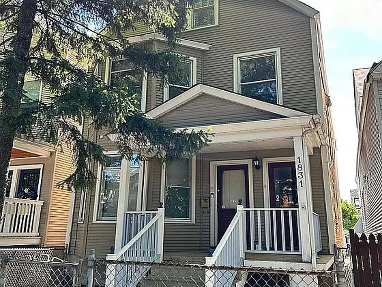 1831 W Nelson St — Photo 10