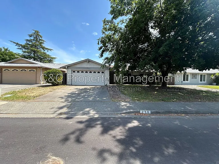 258 Yellowstone Dr — Photo 2