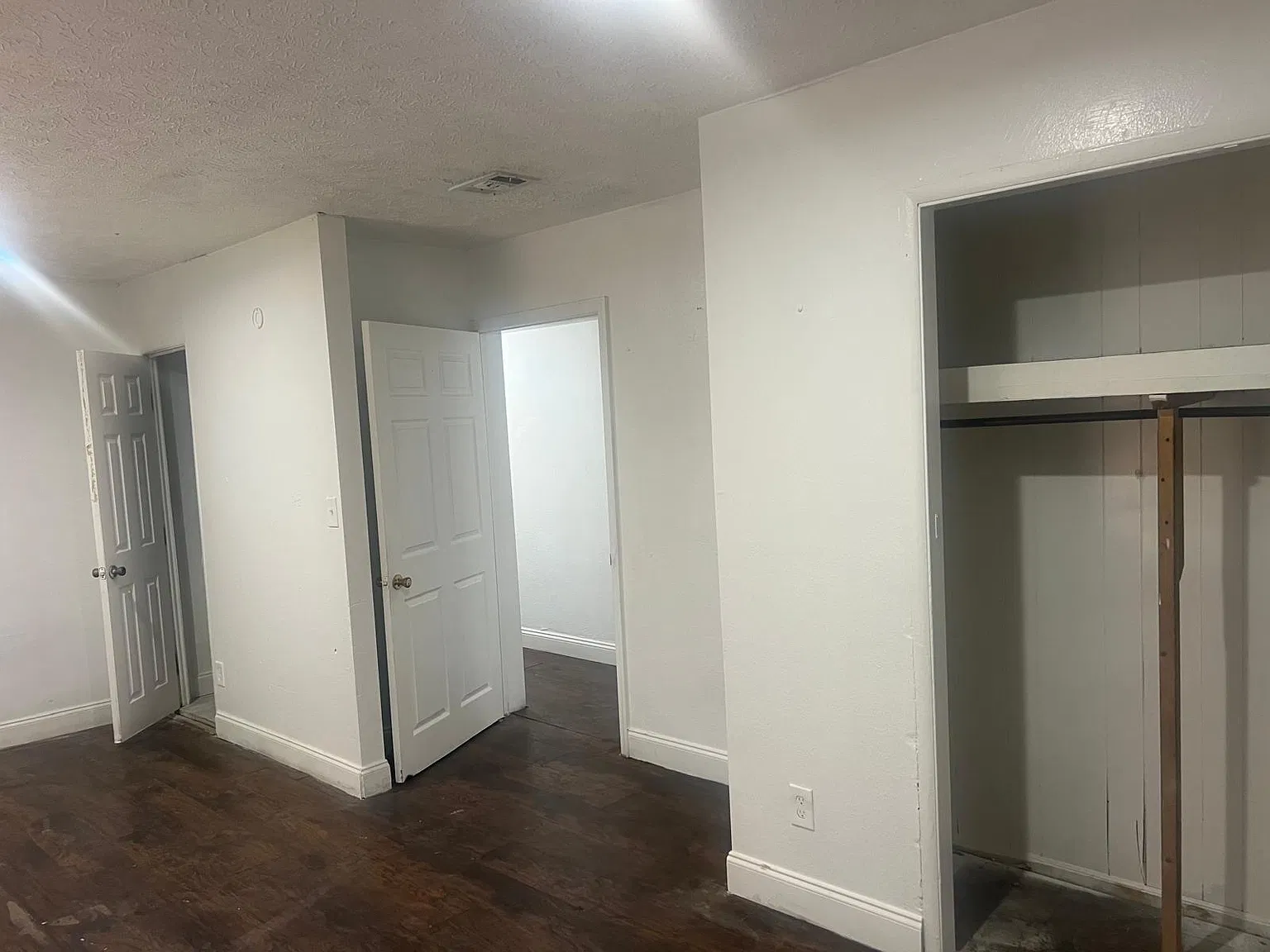 4 bed, 1.5 bath, 1668 sqft, $1,400 — Photo 2