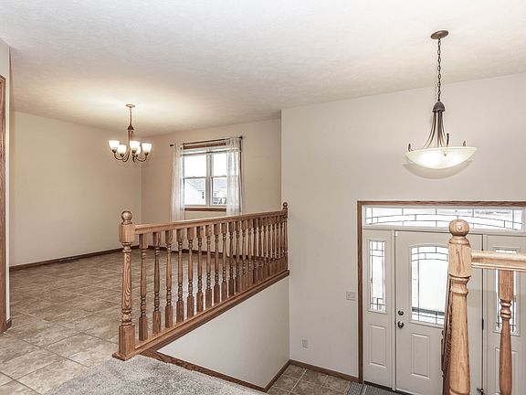 5th image of 909 Dagen Ln