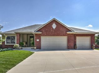 214 Shaley Cir, Council Bluffs, IA 51503