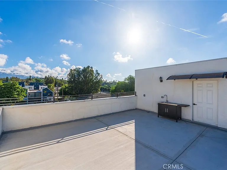 714 N Chestnut Ave — Photo 36