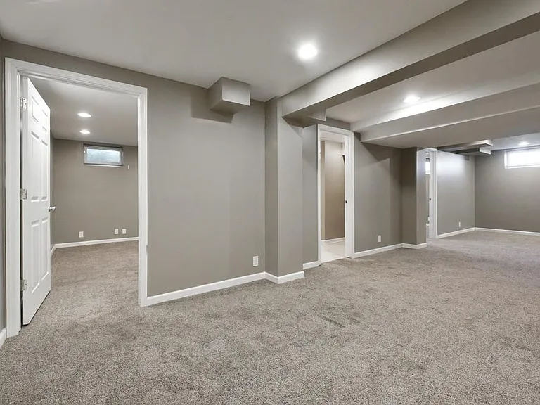 1018 S 114th St — Photo 25