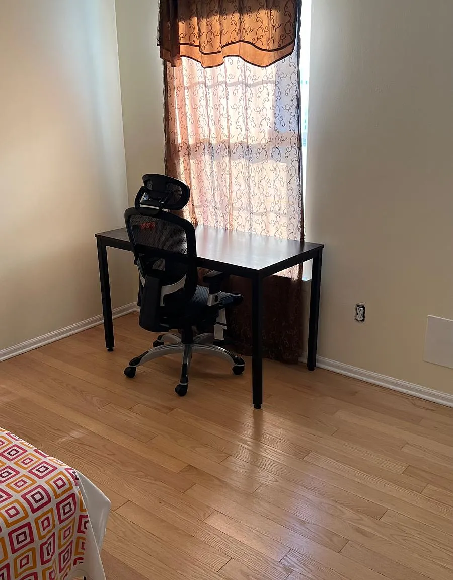 4 bed, 3.5 bath, 2374 sqft, $1,000 — Photo 3