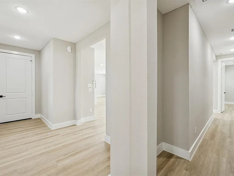 2618 Martinas Ct — Photo 8