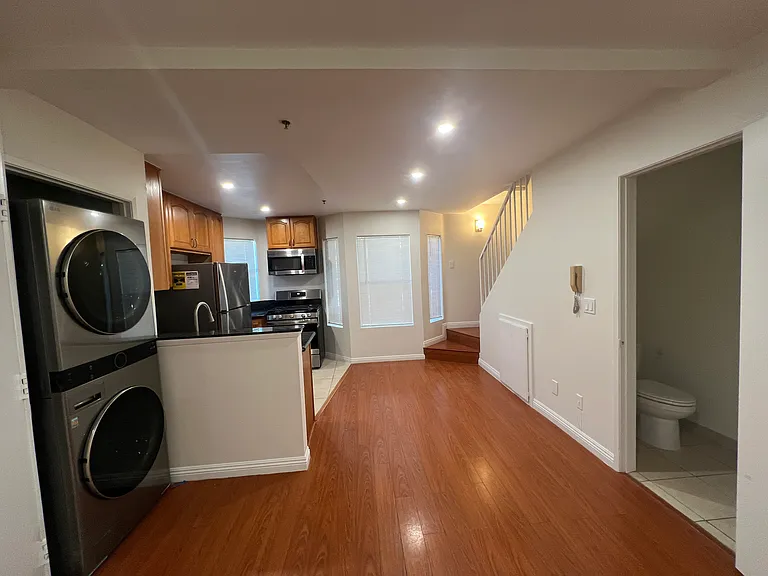 1244 Stanley Ave #7 — Photo 6