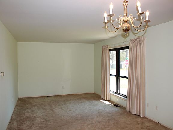 2nd image of 611 E J St