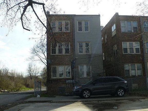3rd image of 7500 S Emerald Ave