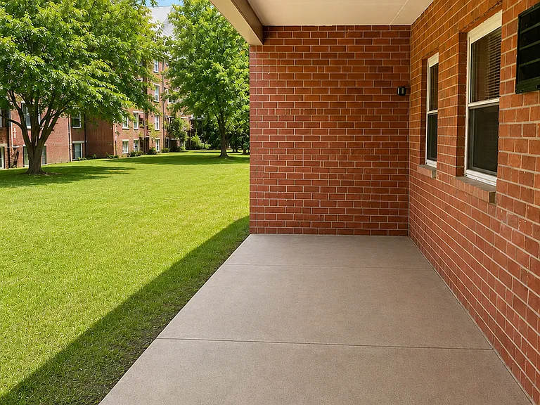 Colonial Point Apartments — Photo 37