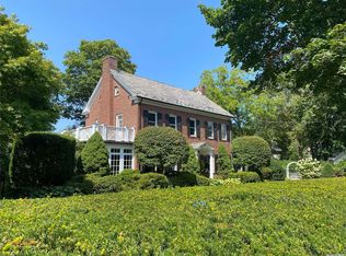 29 Midland St, Cold Spring Harbor, NY 11724