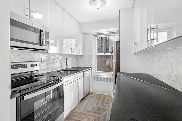 Rented by Empire State Administrative Service LP | media 29