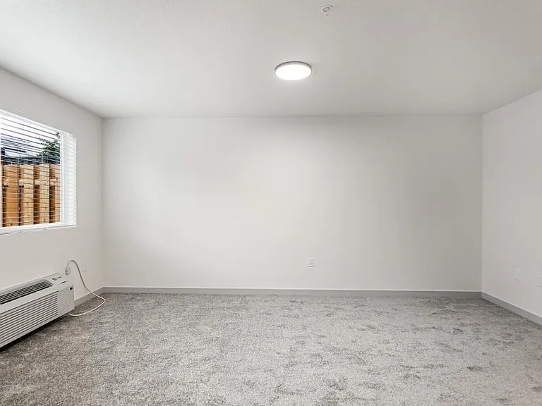 110 SW 7th St — Photo 12