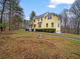 37 Jacques Rd, Tyngsboro, MA 01879