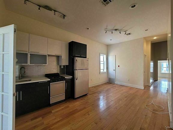 5th image of 191 Troutman St #444
