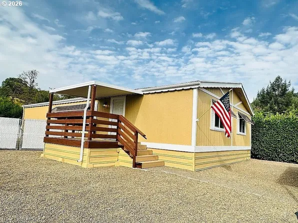 1014 Shadow Ranch Ln, Roseburg, OR 97470