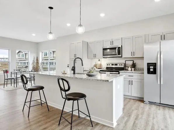 20860 T Plz, Elkhorn, NE 68022