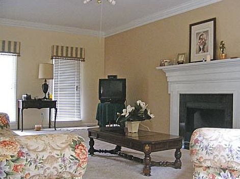 2nd image of 305 Brook Hollow Dr