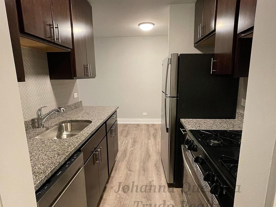 1st image of 530-207 W Surf St