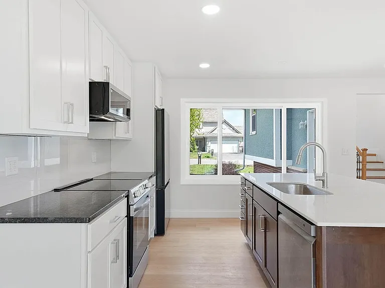 8504 Edison St NE — Photo 12