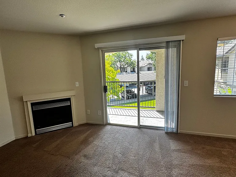 Whispering Oaks — Photo 20
